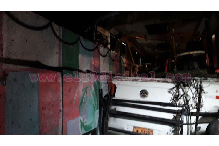 Fuerte accidente de bus deja varias personas lesionadas