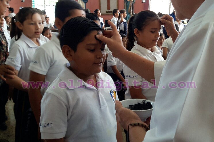 Iglesia La Merced celebra inicio de Cuaresma con estudiantes del colegio Santa Luisa de Marillac