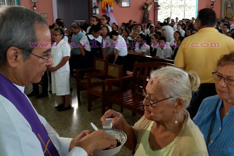 Iglesia La Merced celebra inicio de Cuaresma con estudiantes del colegio Santa Luisa de Marillac