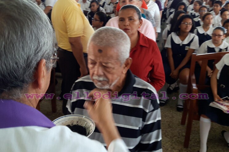 Iglesia La Merced celebra inicio de Cuaresma con estudiantes del colegio Santa Luisa de Marillac