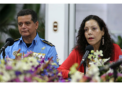Daniel y Rosario saludan 34 Aniversario de la Policía Nacional 