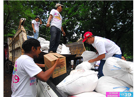 Paquetes alimentarios restituyen derechos a familias en emergencia social