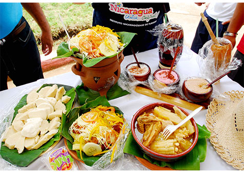 Villa El Carmen celebra concurso de comidas y bebidas típicas