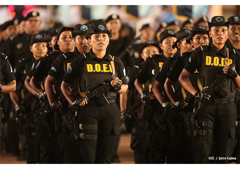 Daniel y Rosario presiden acto del 34 aniversario de la Policía Nacional