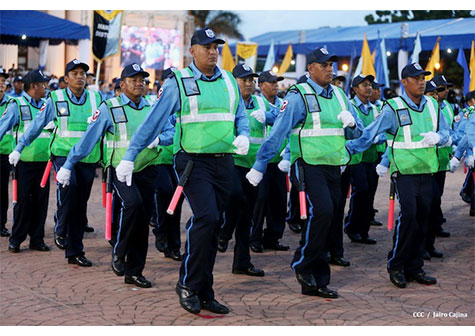 Daniel y Rosario presiden acto del 34 aniversario de la Policía Nacional