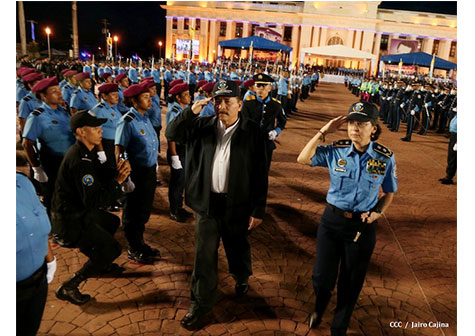 Daniel y Rosario presiden acto del 34 aniversario de la Policía Nacional