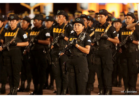 Daniel y Rosario presiden acto del 34 aniversario de la Policía Nacional