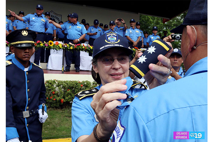 Policía Nacional asciende en grados superiores a 350 oficiales