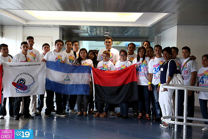Llega al país nuevo grupo de médicos graduados en Cuba