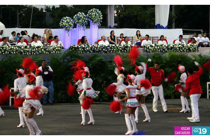 Daniel y Rosario presiden Desfile Patrio Nacional