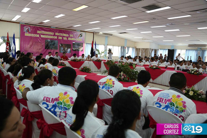 Jóvenes médicos graduados en Cuba revisan retos que tienen por delante