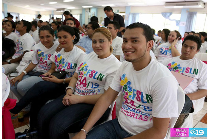 Jóvenes médicos graduados en Cuba revisan retos que tienen por delante