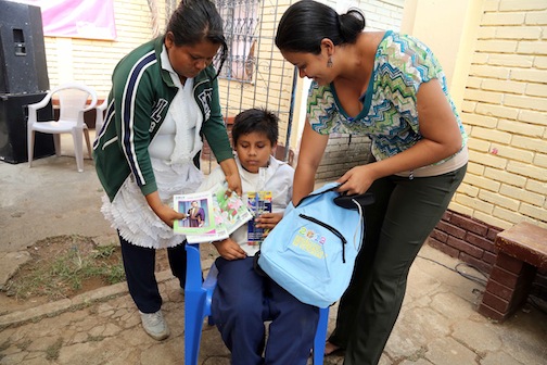 Gobierno entrega paquetes escolares a niños del Programa Amor en Masaya
