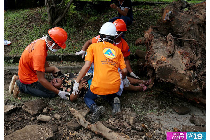 Familias del barrio Acahualinca realizan simulacro de terremoto