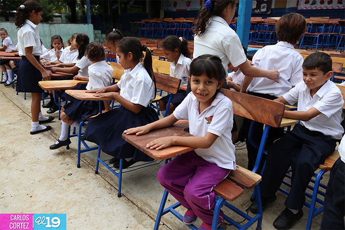 Empresarios Sandinistas donan pupitres a escuelas del distrito V 