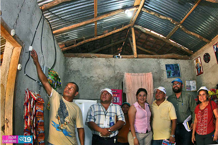 Restituyen derecho a la energía eléctrica a familias del municipio de Yalagüina