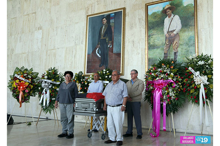 Amigos y periodistas rinden homenaje póstumo a Ada Luz Monterrey