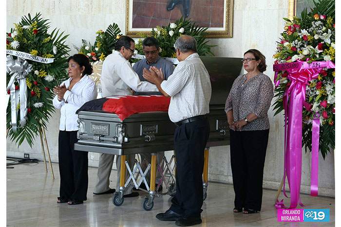 Amigos y periodistas rinden homenaje póstumo a Ada Luz Monterrey