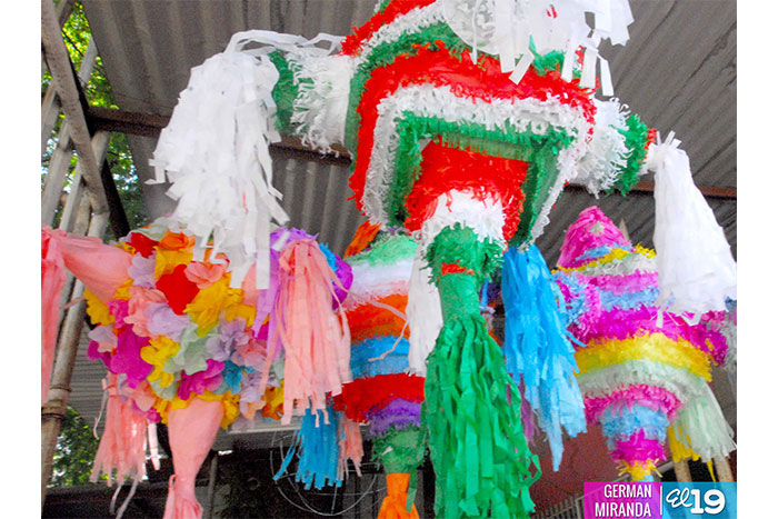 Proliferan talleres artesanales de piñatas en Managua