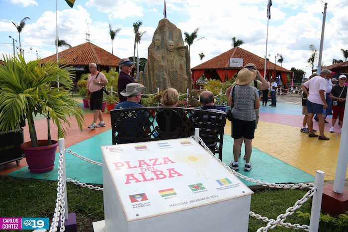 Vacacionistas de cruceros visitan por primera vez Managua