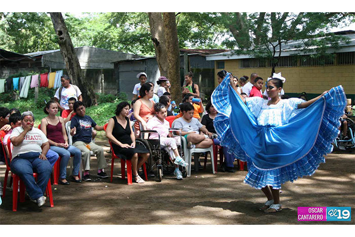 Promotoria Solidaria lleva felicidad a niños de Pajarito Azul