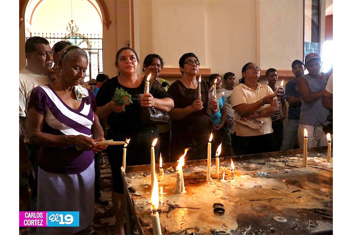 Sartas de flores adornan a San Jerónimo