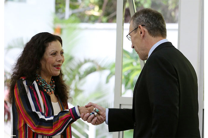 Presidente Daniel se reúne con Comisario de Desarrollo de la Unión Europea