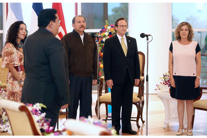 Daniel y Rosario reciben cartas credenciales de 4 nuevos embajadores