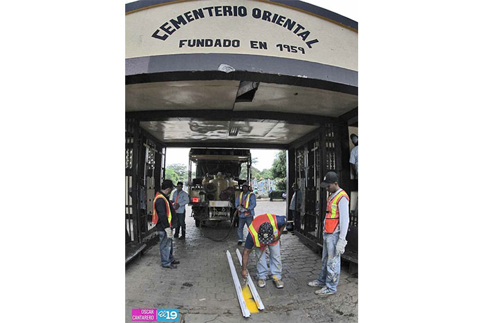 Continúa limpieza en cementerios de Managua