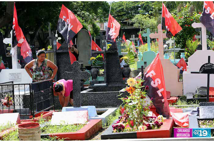 Nicaragüenses visitan cementerios en Día de los Fieles Difuntos