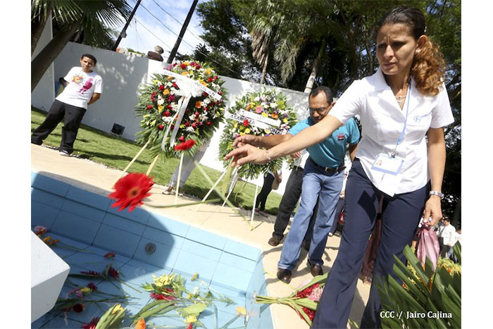 Nicaragua le grita PRESENTE al Comandante Carlos Fonseca!