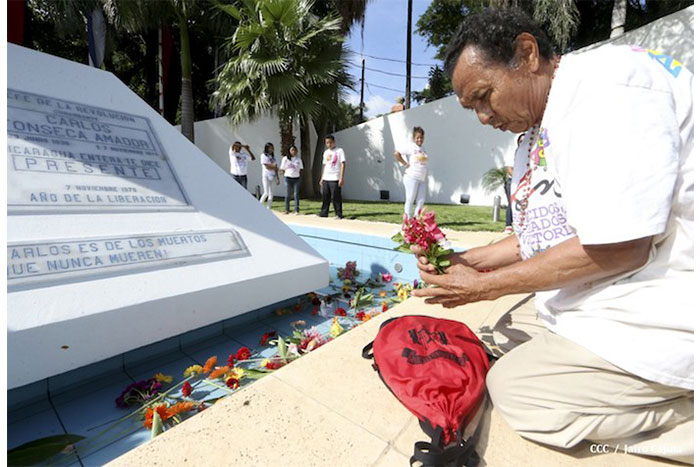 Nicaragua le grita PRESENTE al Comandante Carlos Fonseca!