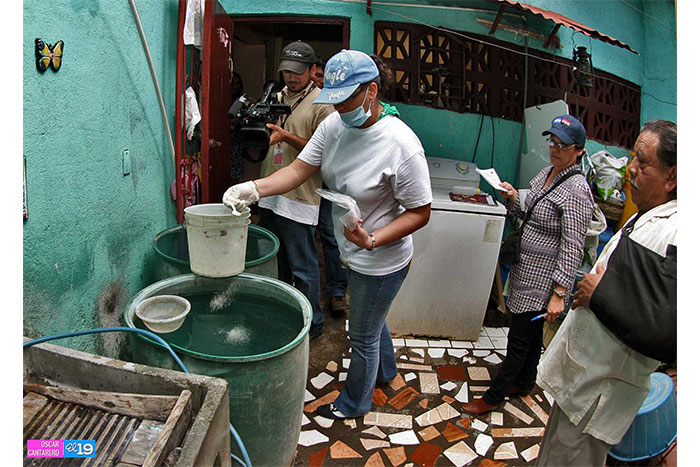 Continúa lucha contra el dengue en barrios de la capital