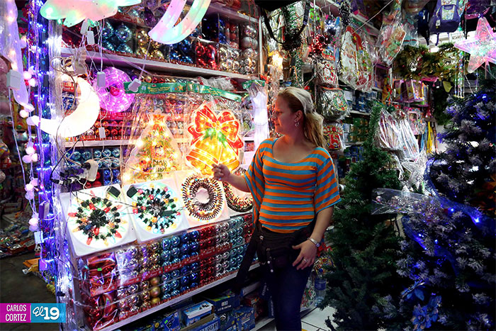 Mercados se preparan para la llegada de la Navidad