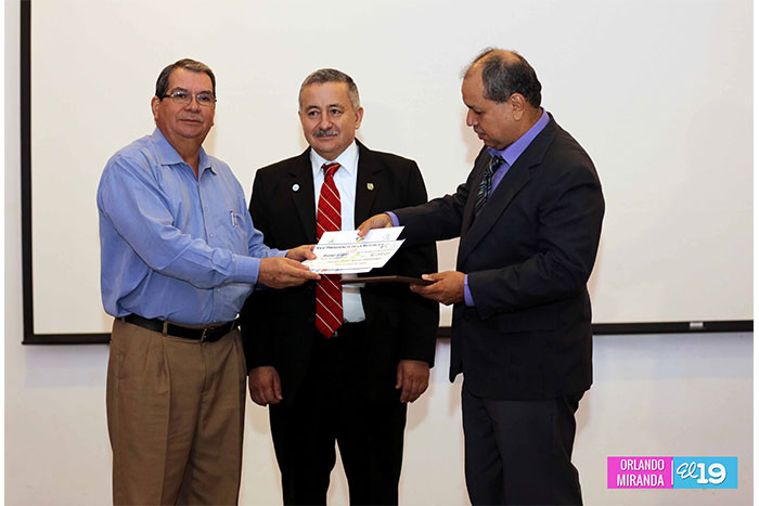 Entregan 7ma edición del Premio Nacional de Innovación 2013