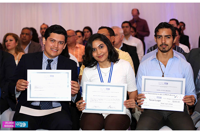 Entregan 7ma edición del Premio Nacional de Innovación 2013