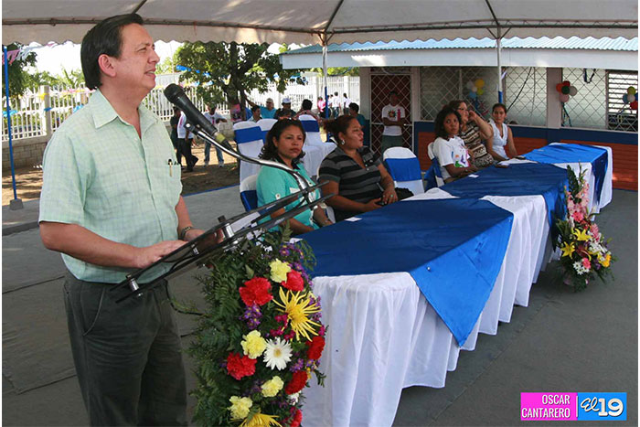 Inauguran centro escolar para casi mil estudiantes en Villa Dignidad