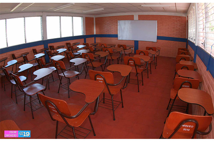 Inauguran centro escolar para casi mil estudiantes en Villa Dignidad