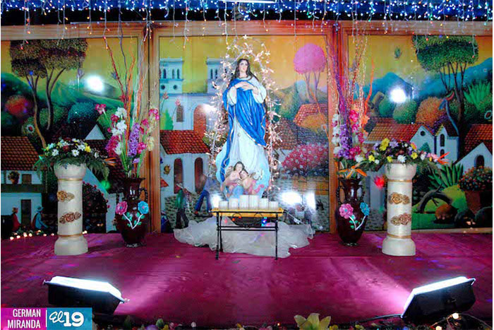 Altares en honor a la Virgen listos para recibir al Pueblo Mariano