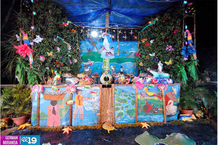 Altares en honor a la Virgen listos para recibir al Pueblo Mariano