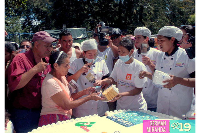 Nicaragua obtiene Récords Guinness con el pastel más largo del mundo 
