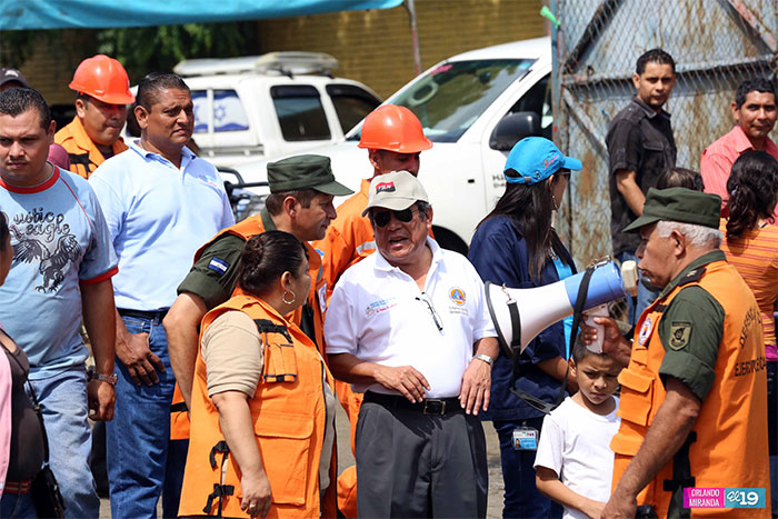 Comerciantes protagonizan simulacro de terremoto e incendio en Mercado Iván Montenegro