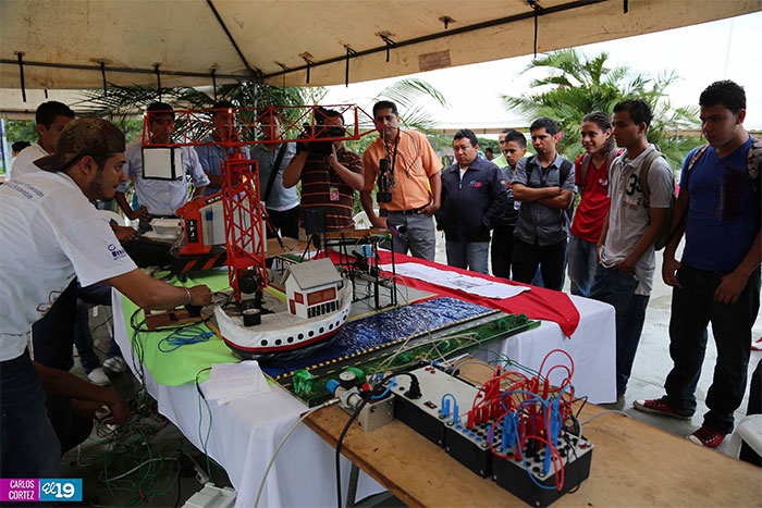 Jóvenes demuestran su capacidad de innovación en Concurso de Investigación, Ciencia y Tecnología