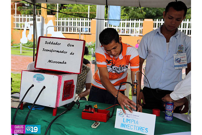 Jóvenes demuestran su capacidad de innovación en Concurso de Investigación, Ciencia y Tecnología
