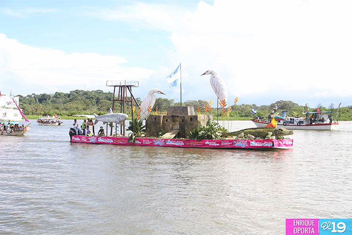 San Carlos se viste de colores en la V edición de Carnaval Acuático
