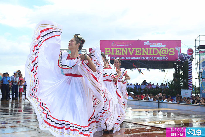 San Carlos se viste de colores en la V edición de Carnaval Acuático