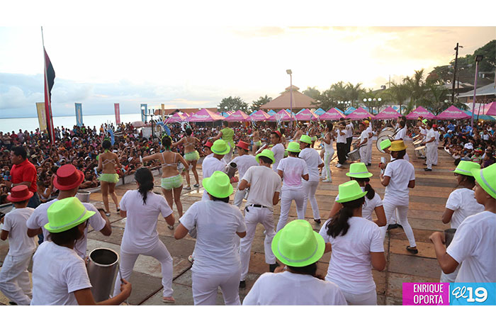 San Carlos se viste de colores en la V edición de Carnaval Acuático
