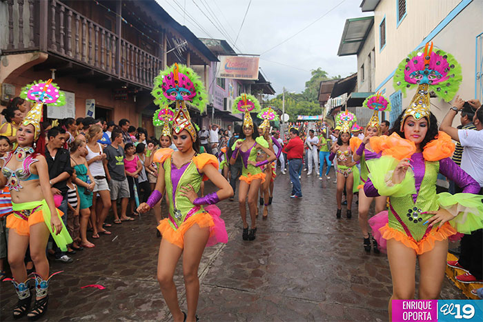 San Carlos se viste de colores en la V edición de Carnaval Acuático
