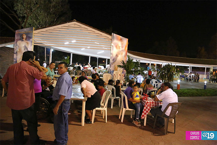 Capitalinos visitan el Tiangue La Purísima en su primer día de funcionamiento