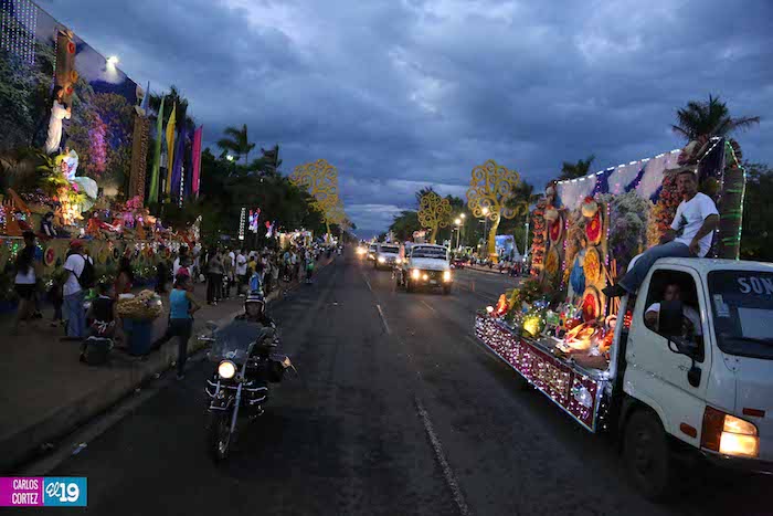 Altares móviles realizan recorrido por principales vías de Managua